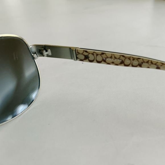 Coach Aviator Women’s Sunglasses - Picture 3 of 5